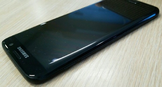 s7-edge-glossy-black-fb s7-edge-glossy-black-fb