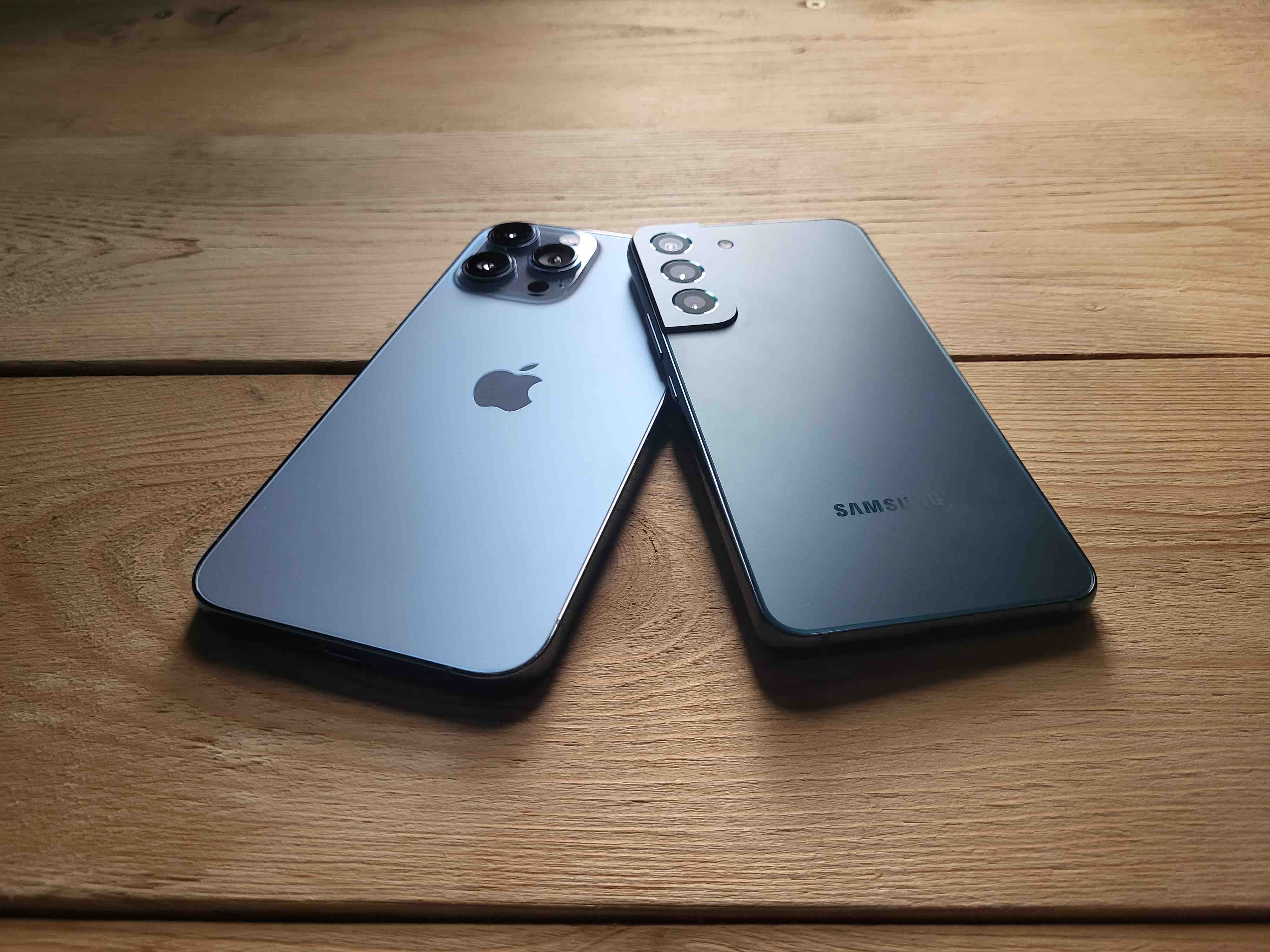 iPhone Galaxy cover Samsung Apple