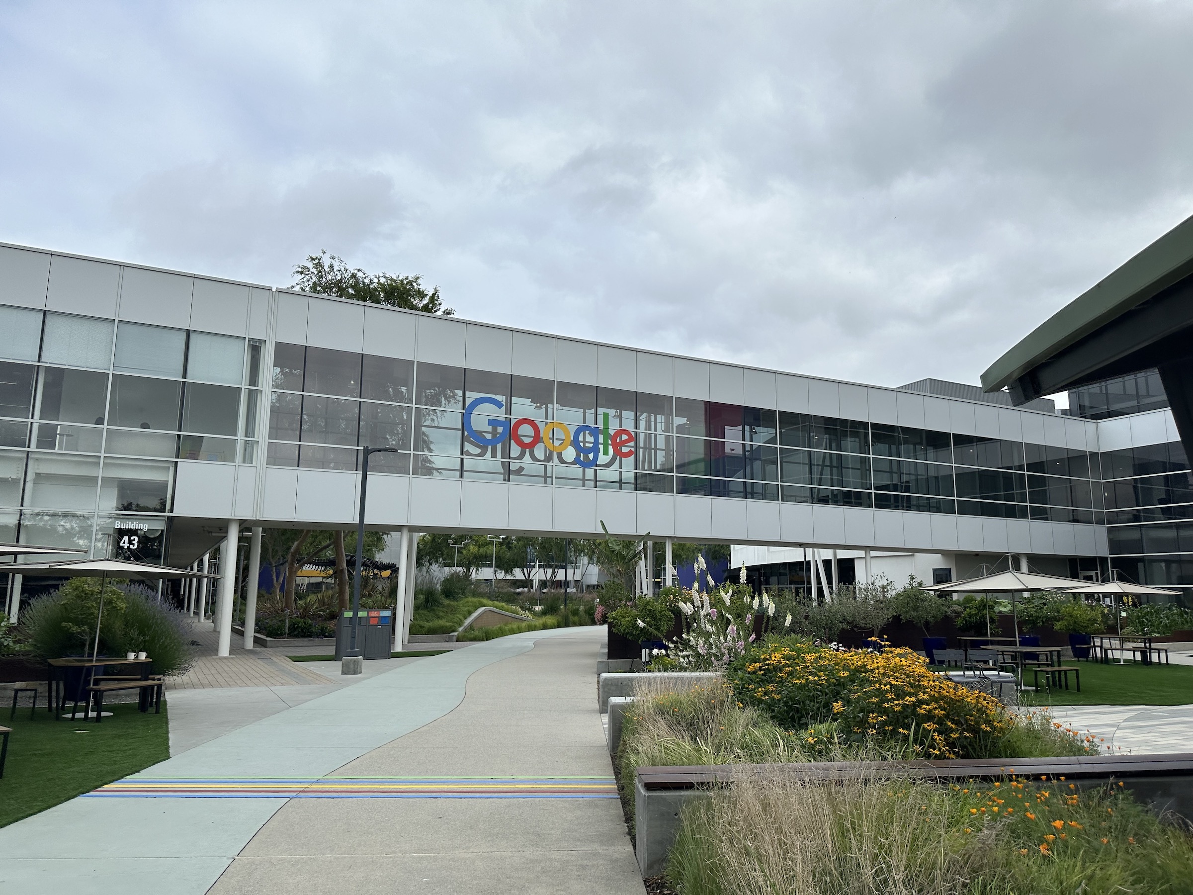 Google Poprv Po 10 Letech Aktualizuje Sv Ikonick Logo G Samsung 