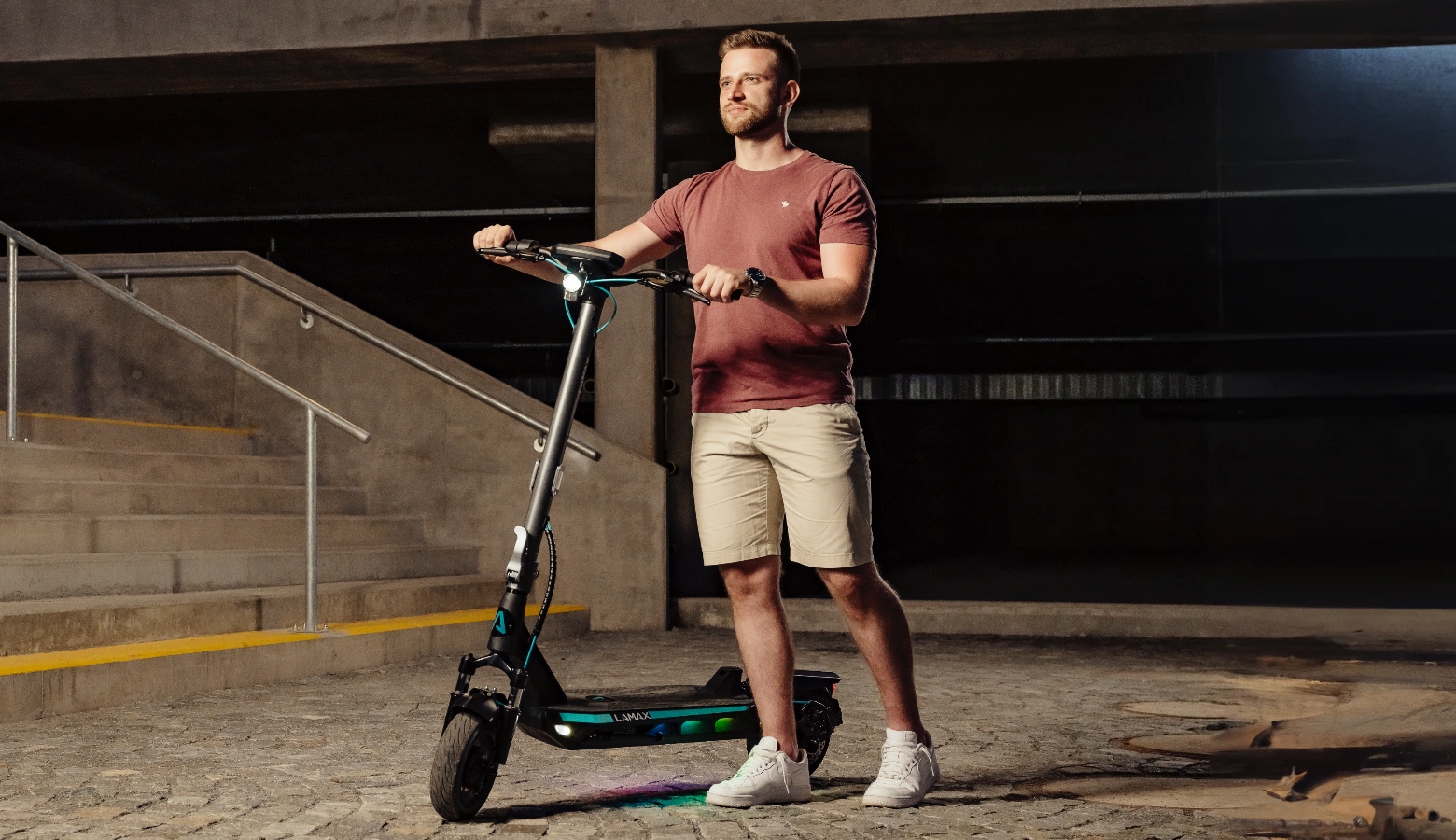 1560 900 LAMAX eRacer