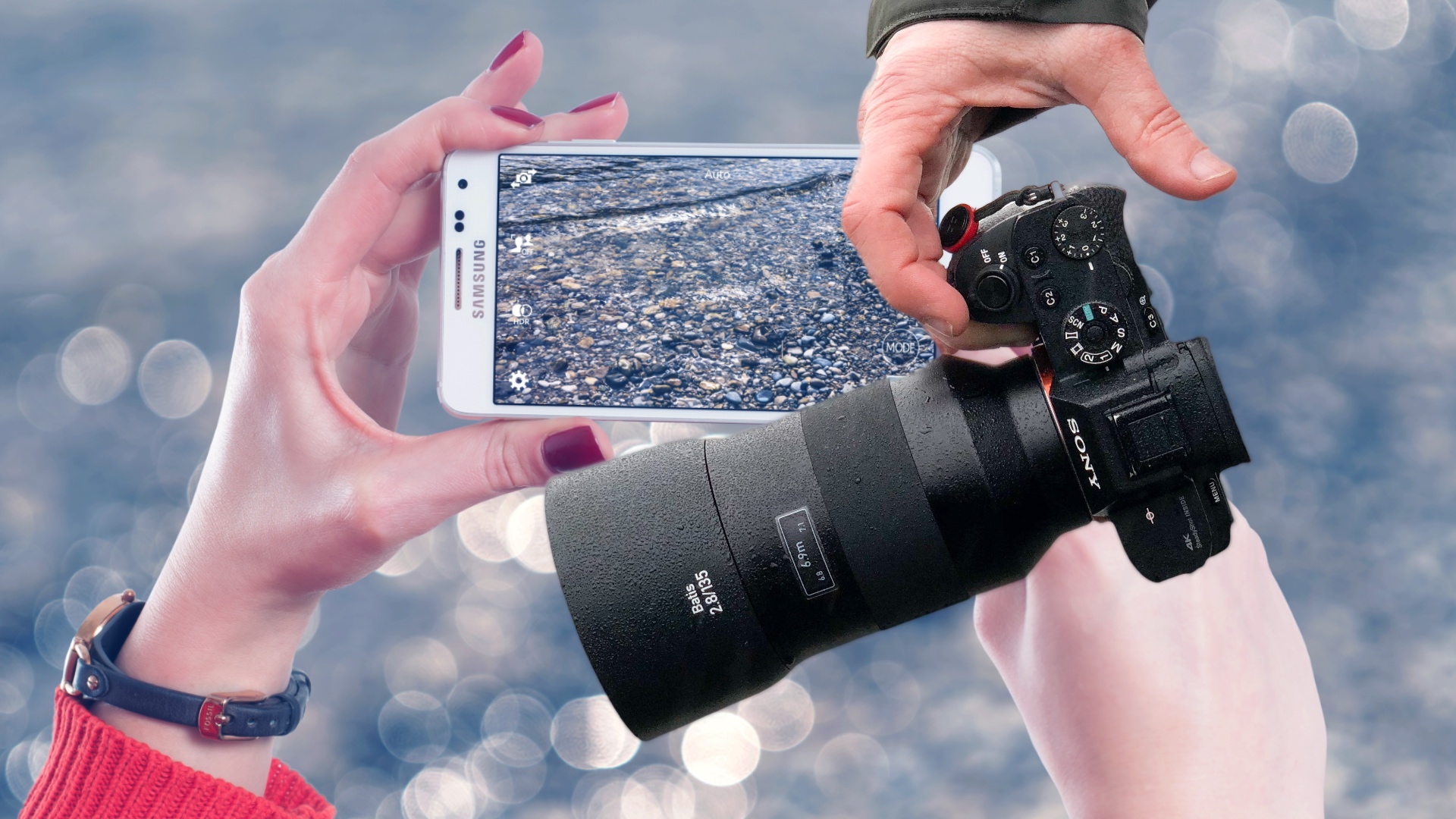 Smartphone vs Sony aplpha cover