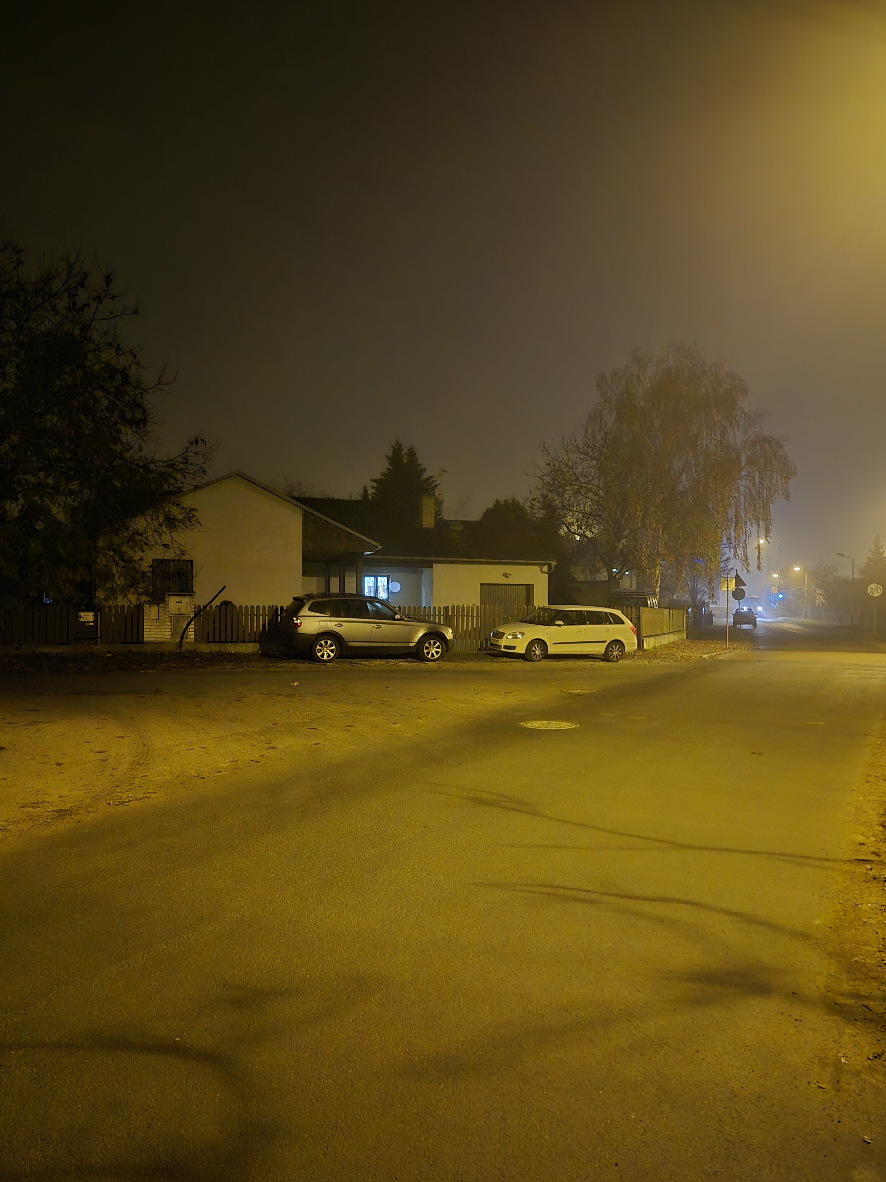 Galaxy S24 FE nocni fotky 16