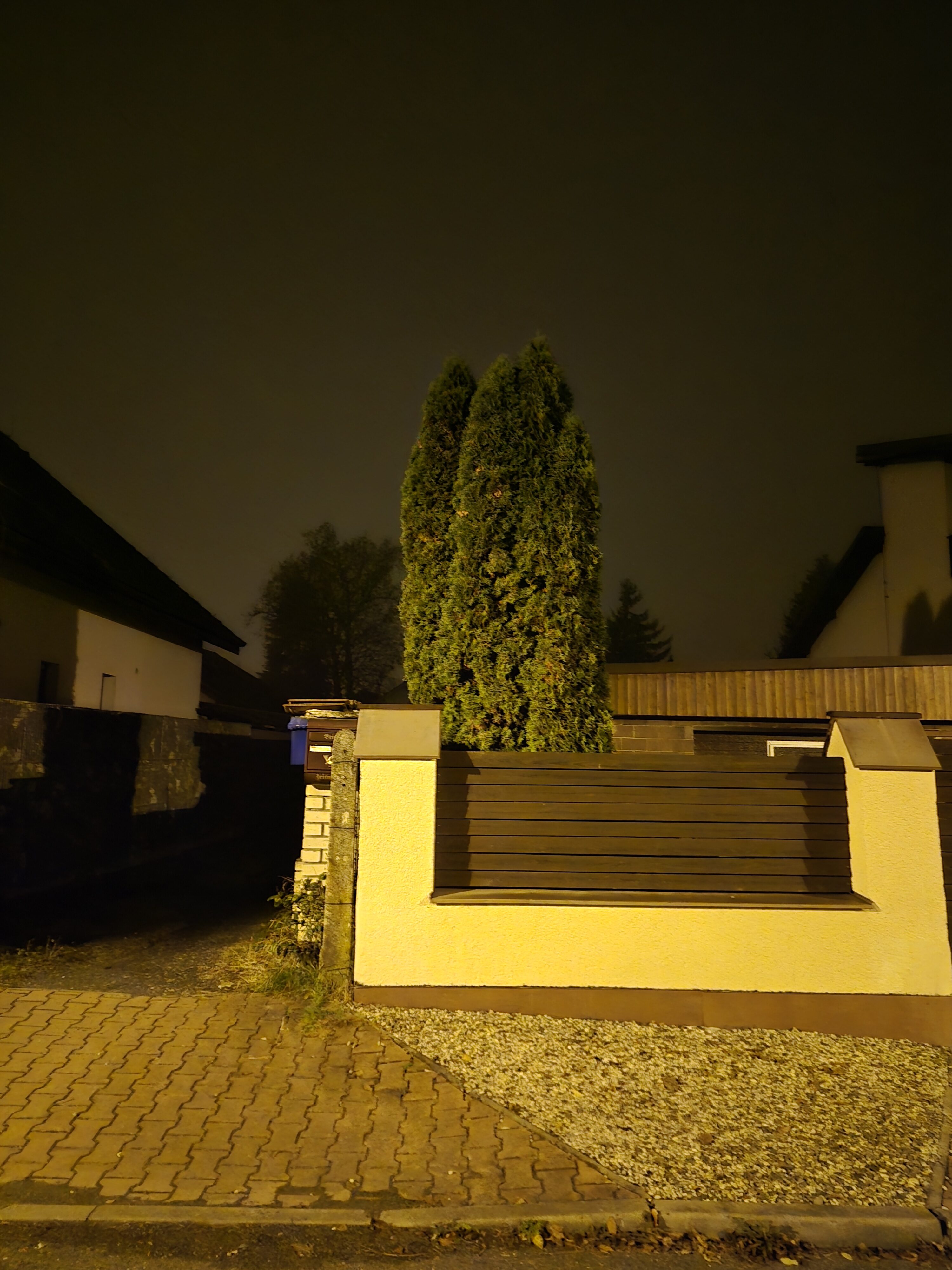 Galaxy S24 FE nocni fotky 2