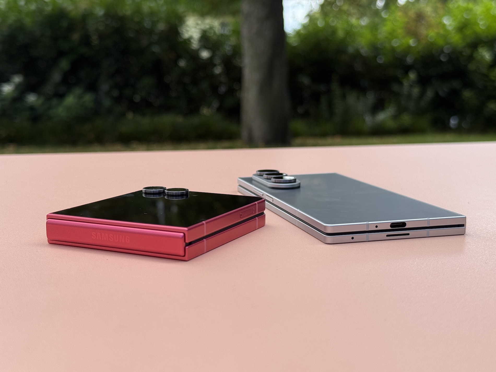 Galaxy Z Fold7 vs. Galaxy Z Flip7 4 Galaxy Z Fold7 vs. Galaxy Z Flip7 4