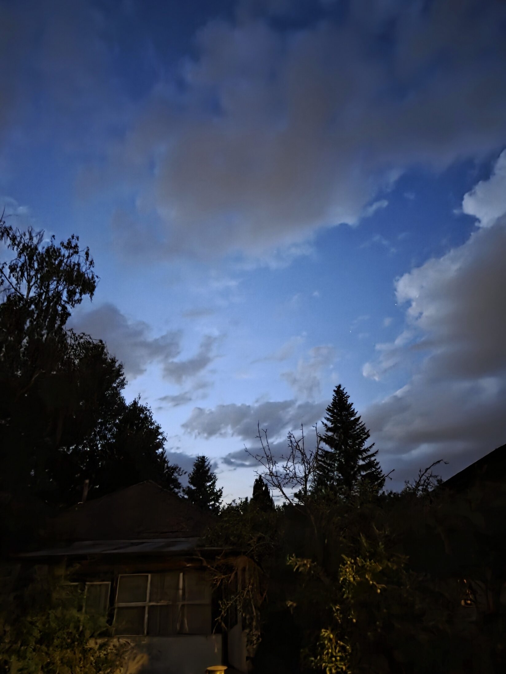 Galaxy S25 Plus nocni fotka 11