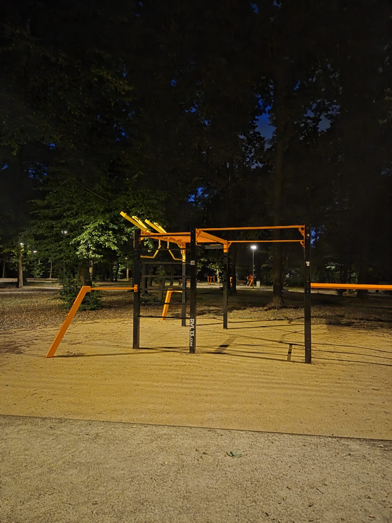 Galaxy S25 Plus nocni fotka 20