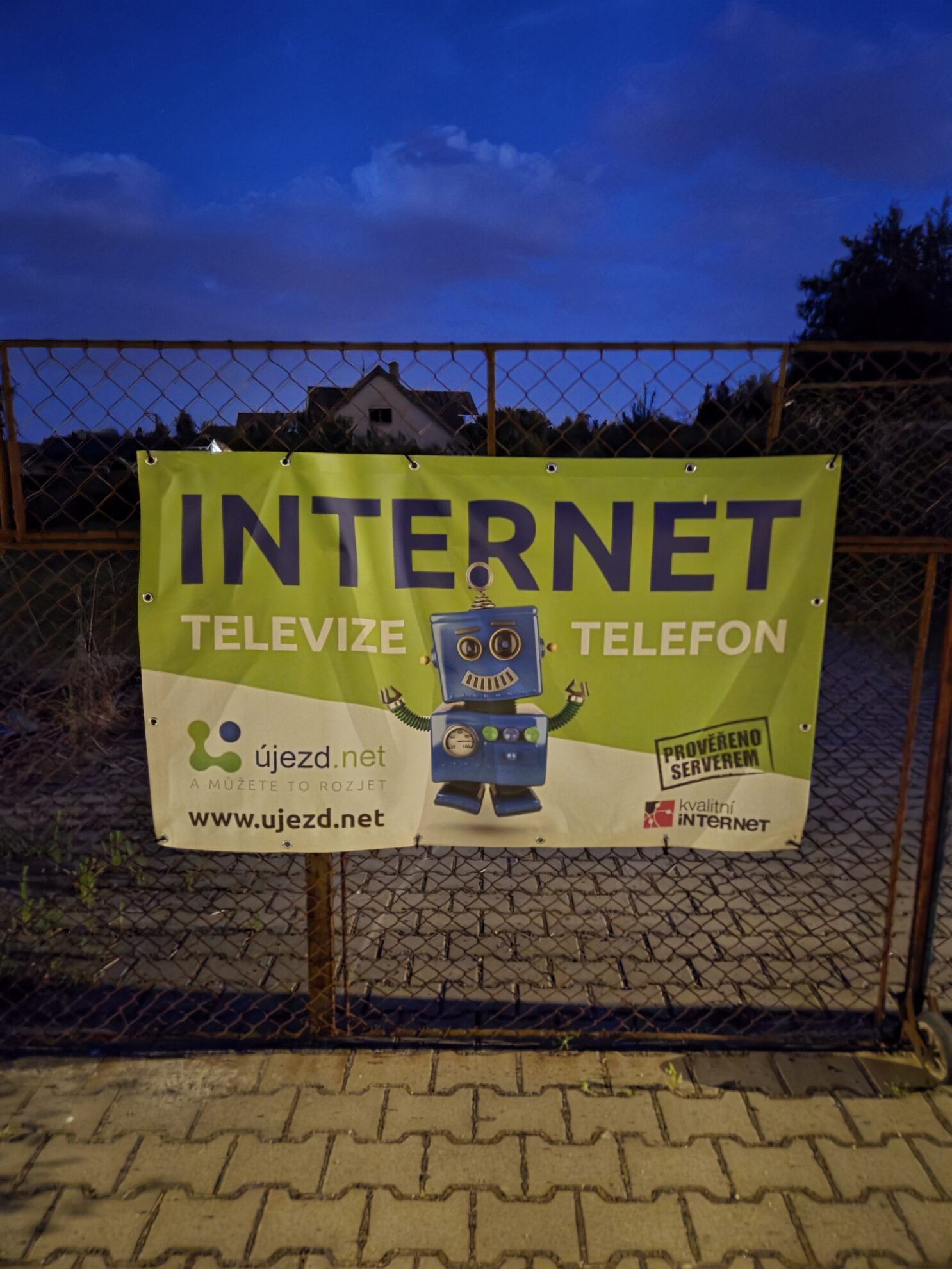 Galaxy S25 Plus nocni fotka 21