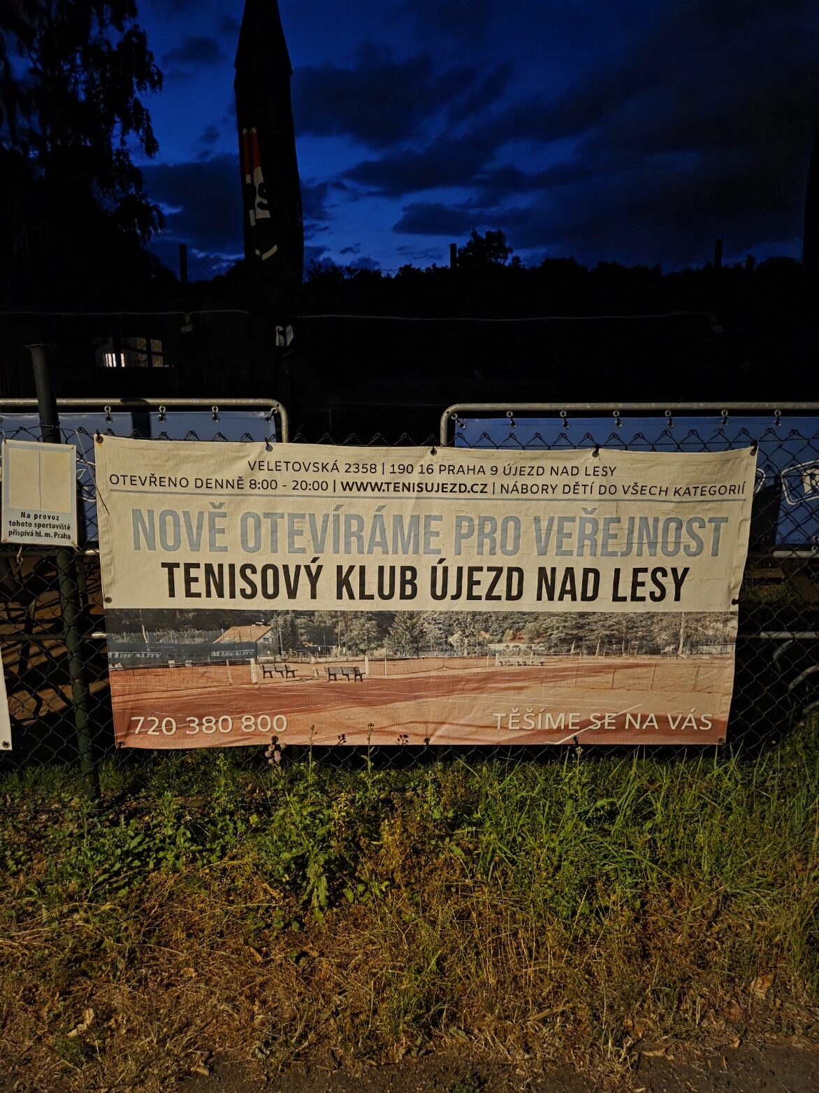 Galaxy S25 Plus nocni fotka 8