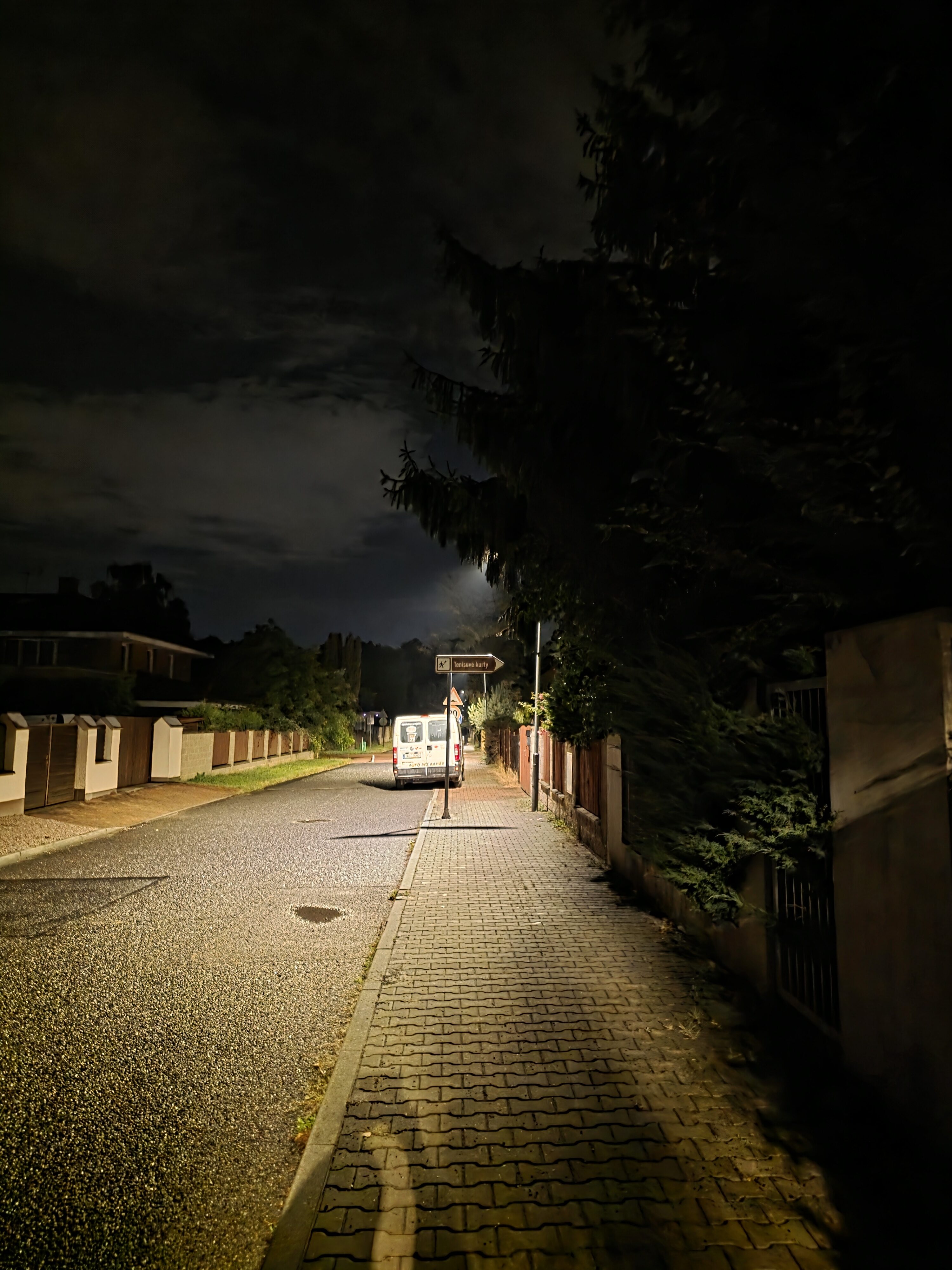 Galaxy Z Fold7 fotky noc 16