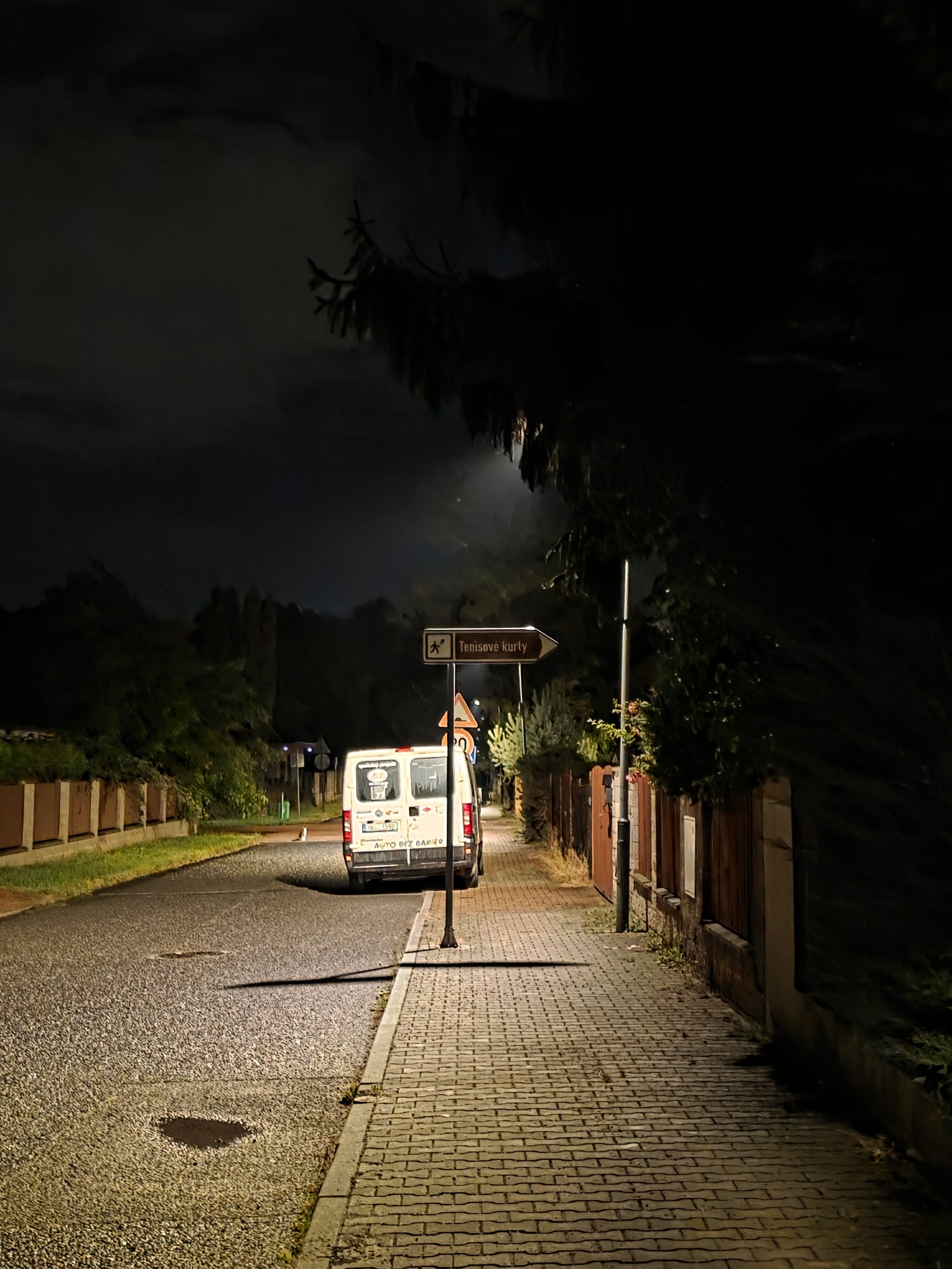 Galaxy Z Fold7 fotky noc 17