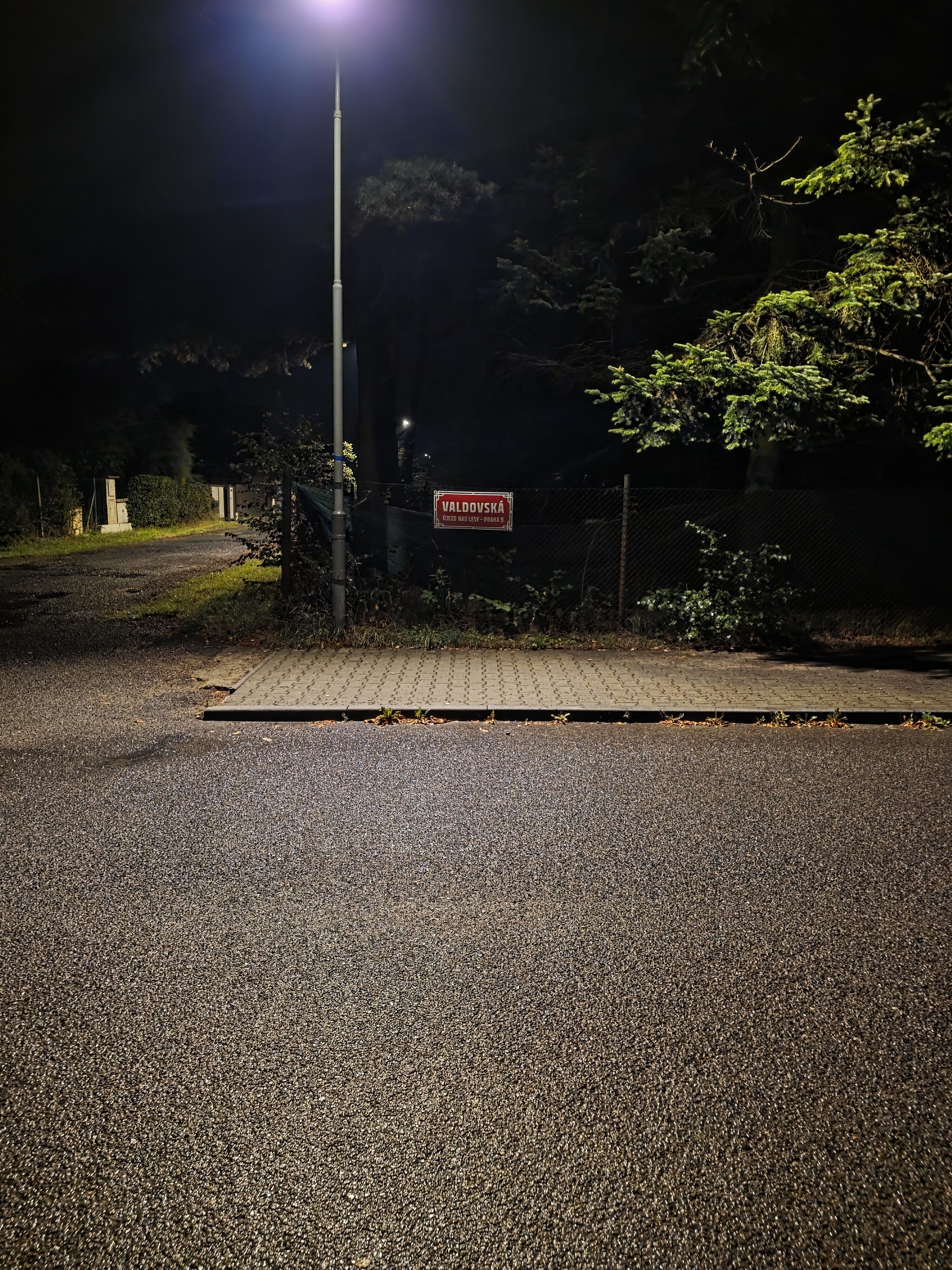 Galaxy Z Fold7 fotky noc 19