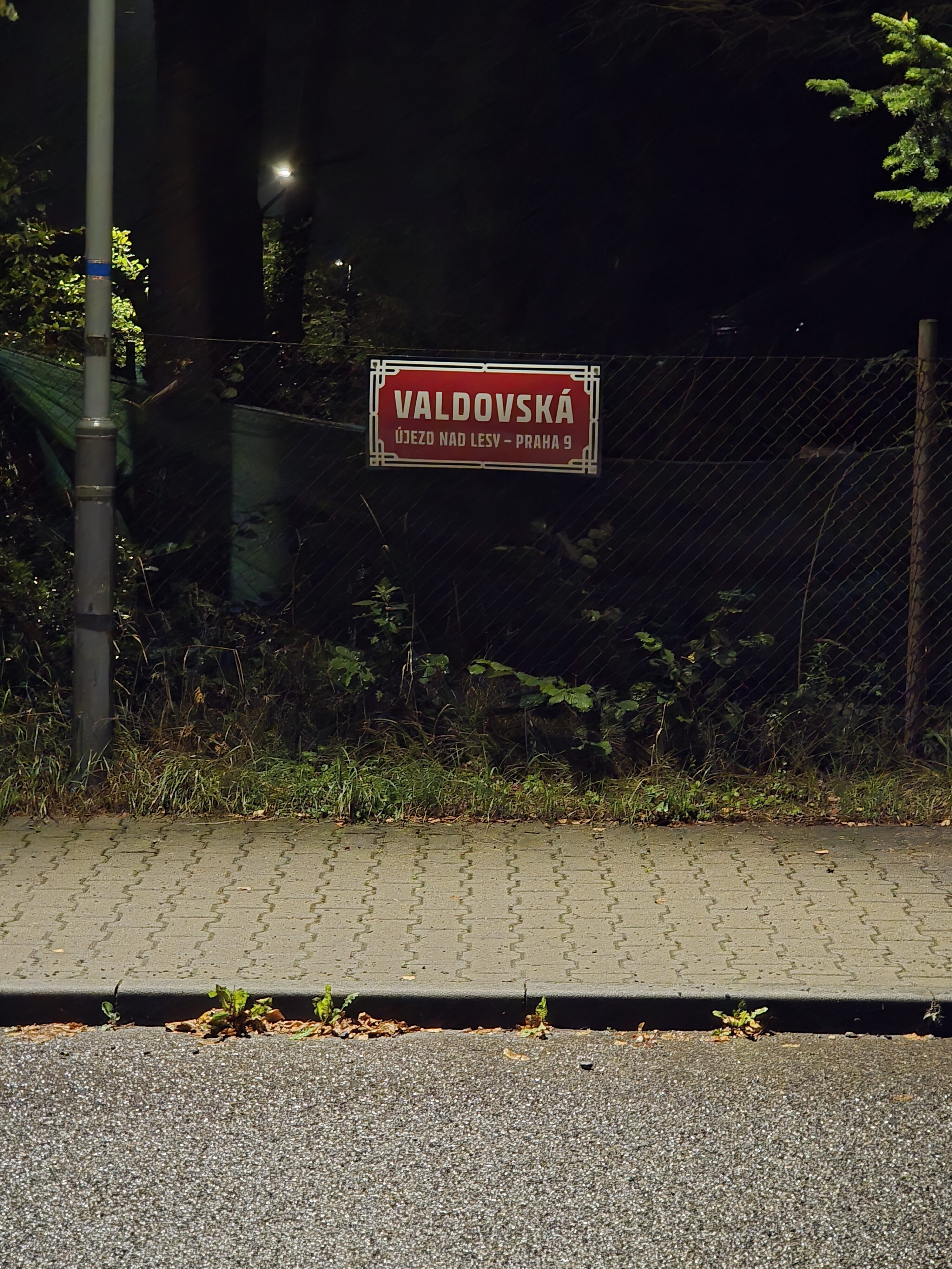 Galaxy Z Fold7 fotky noc 21