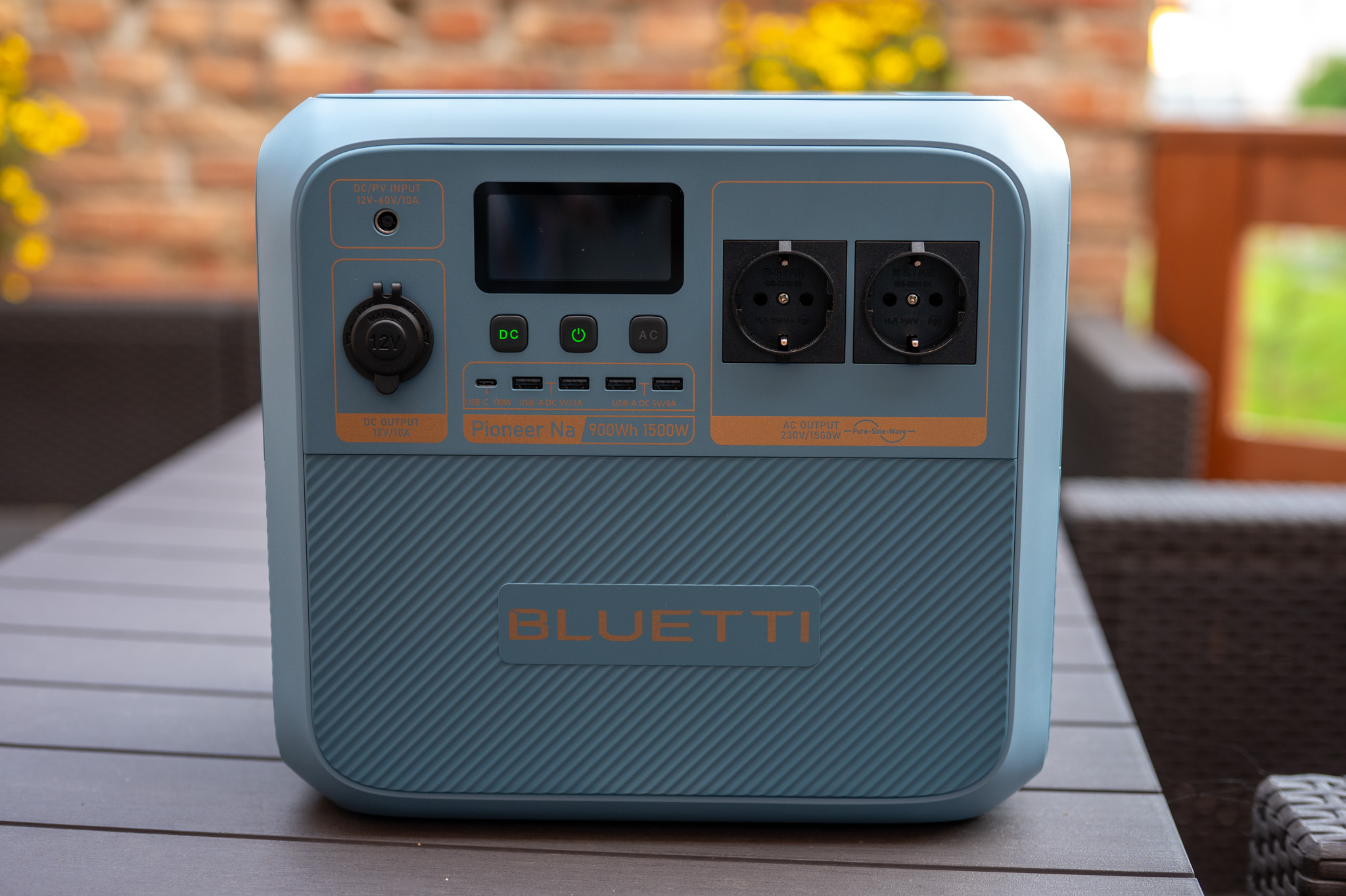 BLUETTI Pioneer Na 32 BLUETTI Pioneer Na 32