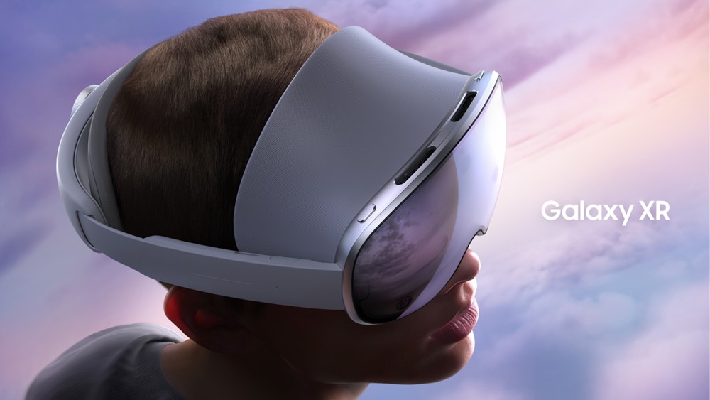 Samsung memperkenalkan Galaxy XR: Headset untuk era baru realitas tertambah.