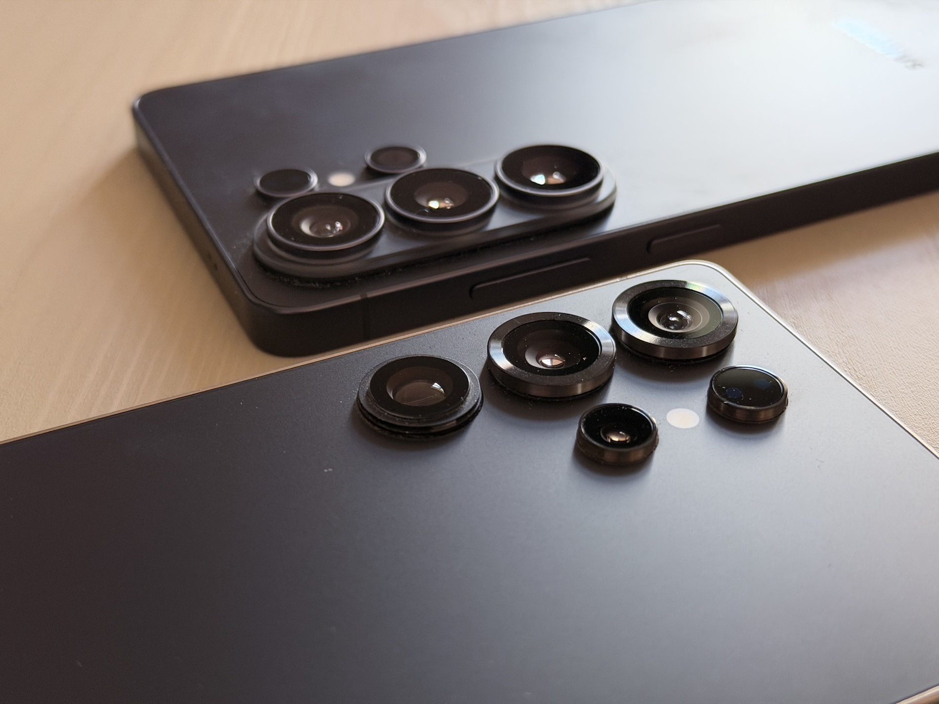 Galaxy S25 Ultra vs S26 Ultra objektivy 12