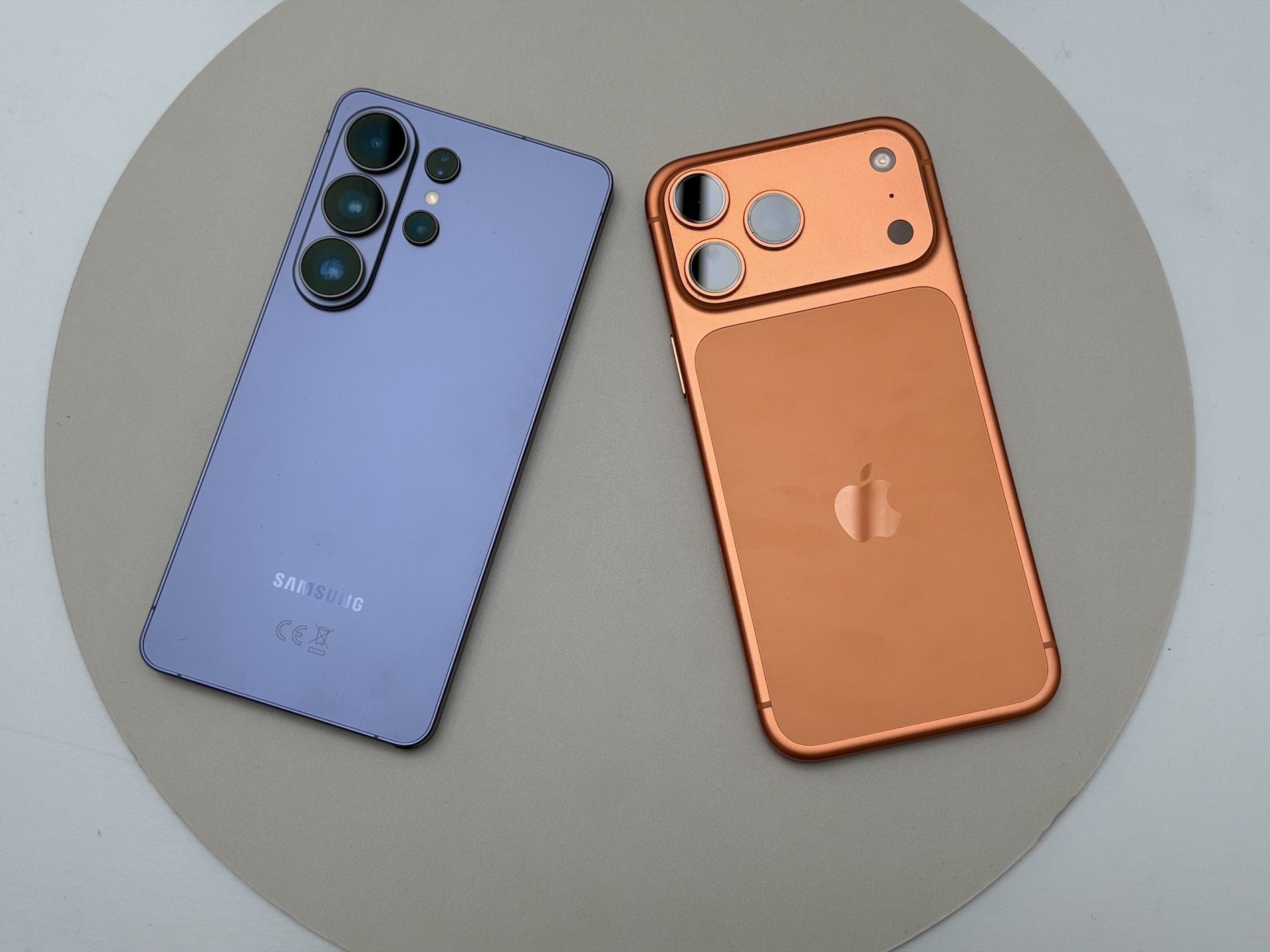 Galaxy S26 Ultra iPhone 17 Pro Max 23