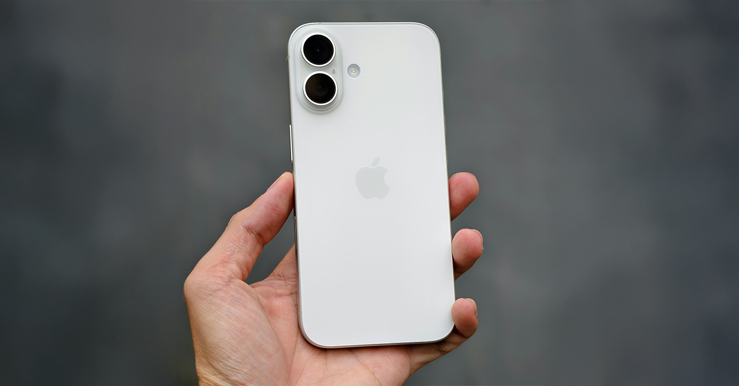 1520 794 iPhone 17 white